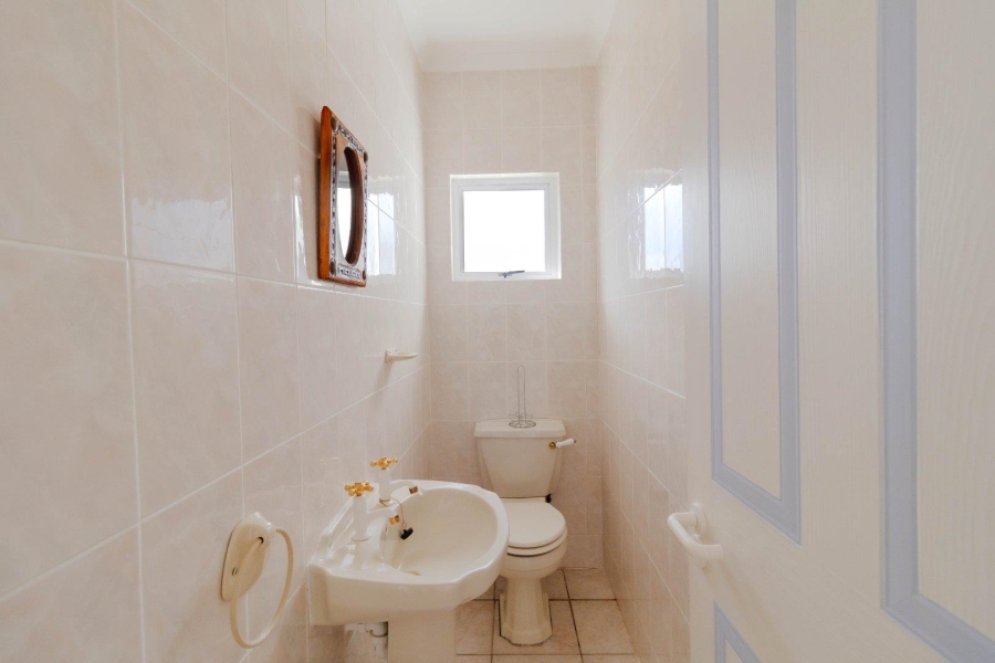 5 Bedroom Property for Sale in Vermont Western Cape